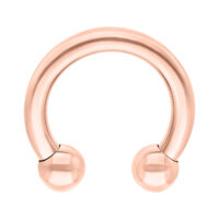 Roségold Circular Barbell aus Titan Circular Barbell aus roségoldfarbenem Titan auf weißem Hintergrund