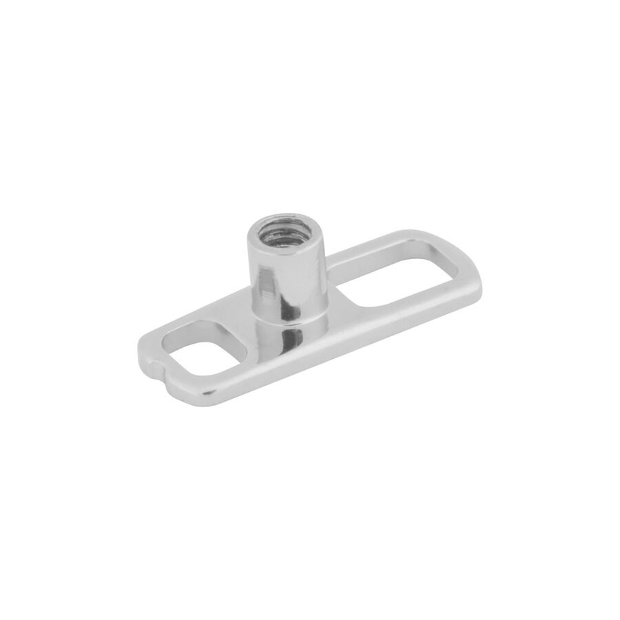 Silberner 2 mm Square Dermal aus Titan Silberner Dermal Anchor aus Titan, 2 mm Höhe, auf weißem Hintergrund