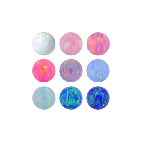 Neun synthetische Opal Kugeln in Mintgrün, Light Hot Pink, Bubble Gum, Hellblau und Navy Blau auf weißem Hintergrund