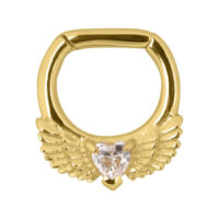 Goldener Winged Heart Septum Clicker mit Kristall Goldener Septum Clicker mit Flügeln und kristallklarem Herz auf weißem Hintergrund