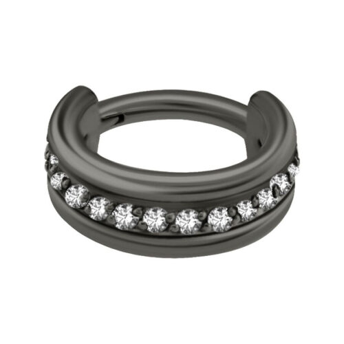 Schwarzer Piercingring mit Strasssteinen auf weißem Hintergrund