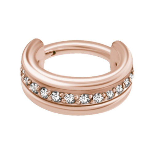 Roségoldener Piercingring mit Schmucksteinen auf weißem Hintergrund