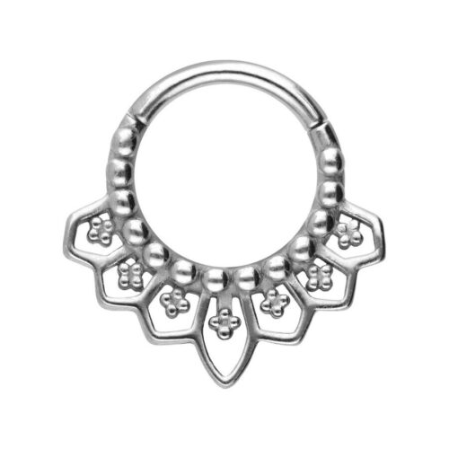 Silberner Septum Clicker mit detailliertem, kathedralenartigem Design auf weißem Hintergrund