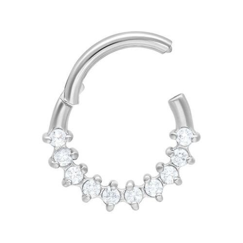 Silberner Septum Clicker aus Chirurgenstahl mit klaren Kristallen auf weißem Hintergrund