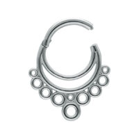 Silberner Septum Clicker mit Bubble Design auf weißem Hintergrund
