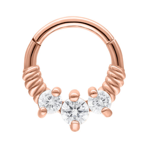 Roségoldener Septum Clicker mit drei klaren Kristallen auf weißem Hintergrund