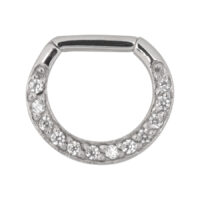 Silberner Septum Clicker mit Kristallen Silberner Clicker aus Chirurgenstahl mit klaren Kristallen auf weißem Hintergrund