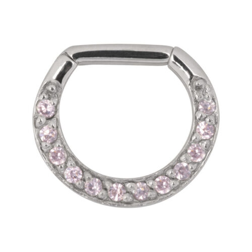Silberner Septum Clicker mit rosa Kristallen auf weißem Hintergrund
