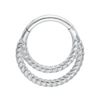 Silberner Double Twisted Clicker aus Chirurgenstahl 316L auf weißem Hintergrund
