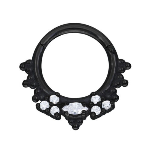 Schwarzer Clicker Piercingring mit klaren Kristallen auf weißem Hintergrund