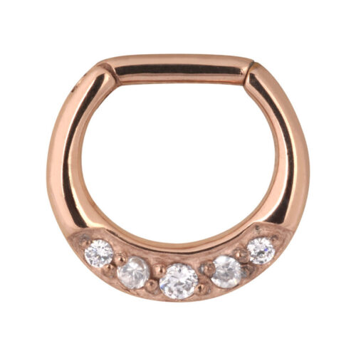 Roségoldenes Septum Piercing mit klaren Kristallen auf weißem Hintergrund