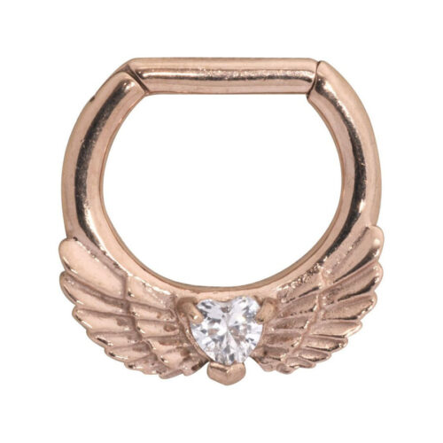 Roségoldener Septum Clicker mit Herzform und klaren Kristallen auf weißem Hintergrund