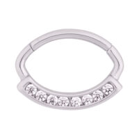 Channel Hinged Ring mit Kristallen, Silber Silberner Channel Hinged Ring mit klaren Kristallen auf weißem Hintergrund
