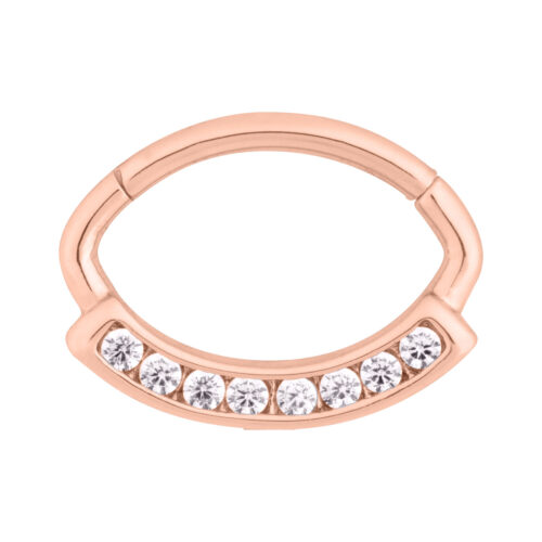 Roségoldener Piercing-Ring mit klaren Kristallen auf weißem Hintergrund