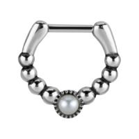 Silberner Anjali Septum Clicker mit Perle Silberner Septum Clicker mit Perlenverzierung auf weißem Hintergrund