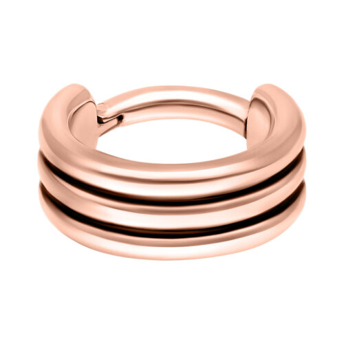 Roségoldener Triple Hinged Septum Clicker auf weißem Hintergrund