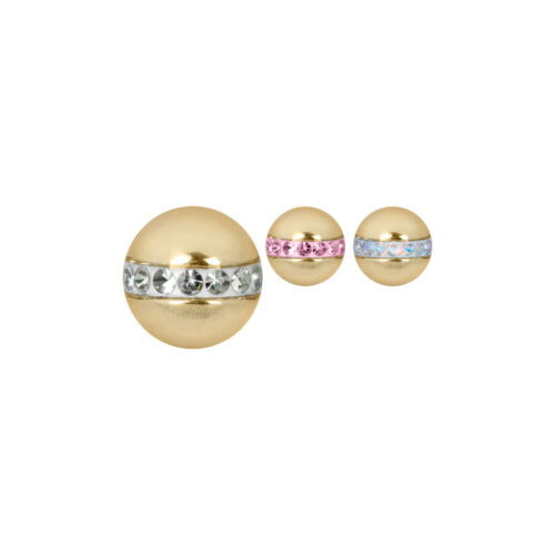 Drei goldene Piercingkugeln mit kristallklaren, rosa und Aurora Boreale Kristallen auf weißem Hintergrund