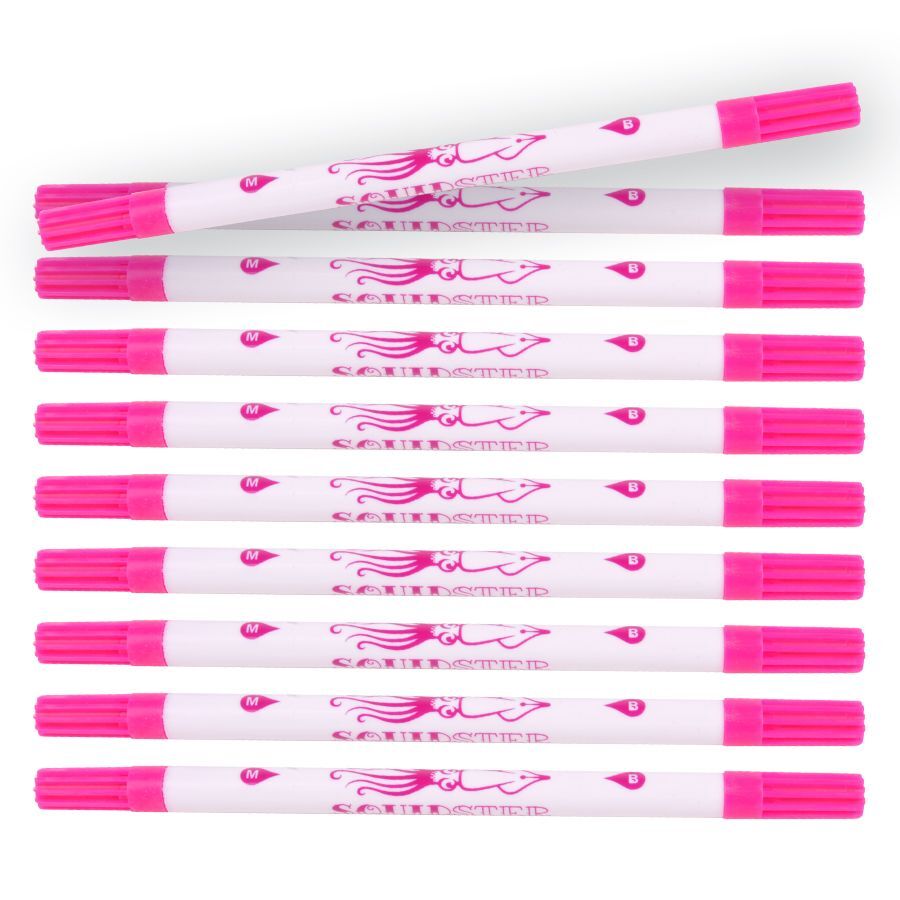 Tattoo Stifte Squidster Pink 10er Set Zehn pinke Tattoo Stifte Squidster auf weißem Hintergrund, einer quer oben