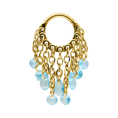 Goldener Piercing-Ring mit hellblauen Kristallen an Ketten auf weißem Hintergrund