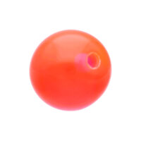 Leuchtend orangefarbener Piercing-Aufsatz aus PMMA auf weißem Hintergrund