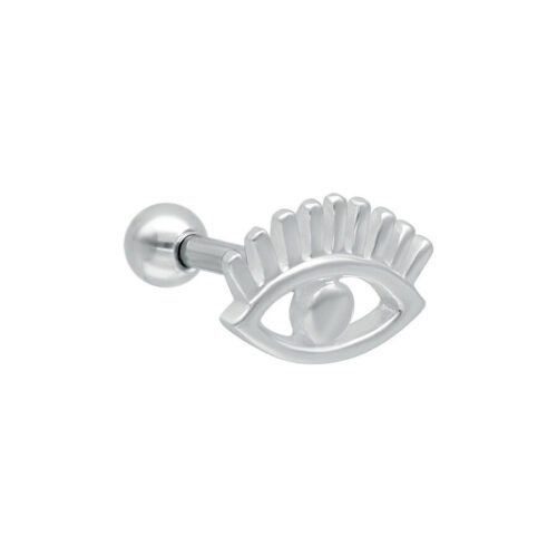 Silbernes Ohrpiercing in Form eines Auges mit Wimpern, auf weißem Hintergrund