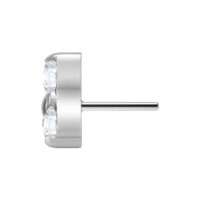 Silberner Trinity Aufsatz für Push Fit Labret mit klaren Kristallen auf weißem Hintergrund