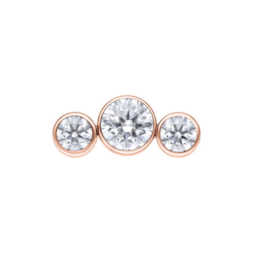 Roségoldener Crystal Bow Aufsatz mit drei klaren Kristallen auf weißem Hintergrund