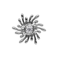 Silberner Sunburst Aufsatz mit klarem Kristall auf weißem Hintergrund