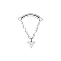 Silberfarbener Triangle Helix Aufsatz mit Kristall Silberner Helix Aufsatz mit dreieckigem Kristall-Anhänger und Kette auf weißem Hintergrund