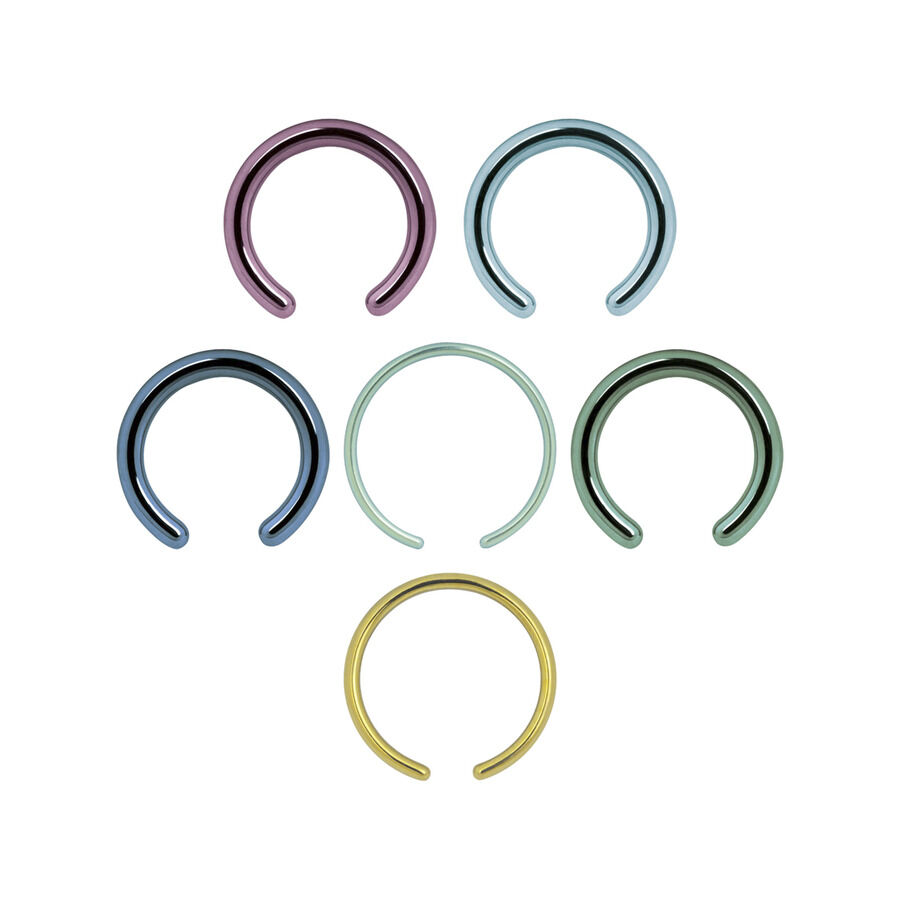 Anodisierter Clip in Ring ohne Kugel, bunt Sechs farbige anodisierte Clip in Ringe ohne Kugel auf weißem Hintergrund