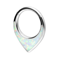 Silberner Septum Clicker aus Titan mit opalisierenden Kristallen auf weißem Hintergrund