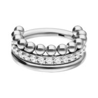Triple Bubble Kristall Clicker in Silber Silberner Piercing-Clicker mit Kristallen auf weißem Hintergrund
