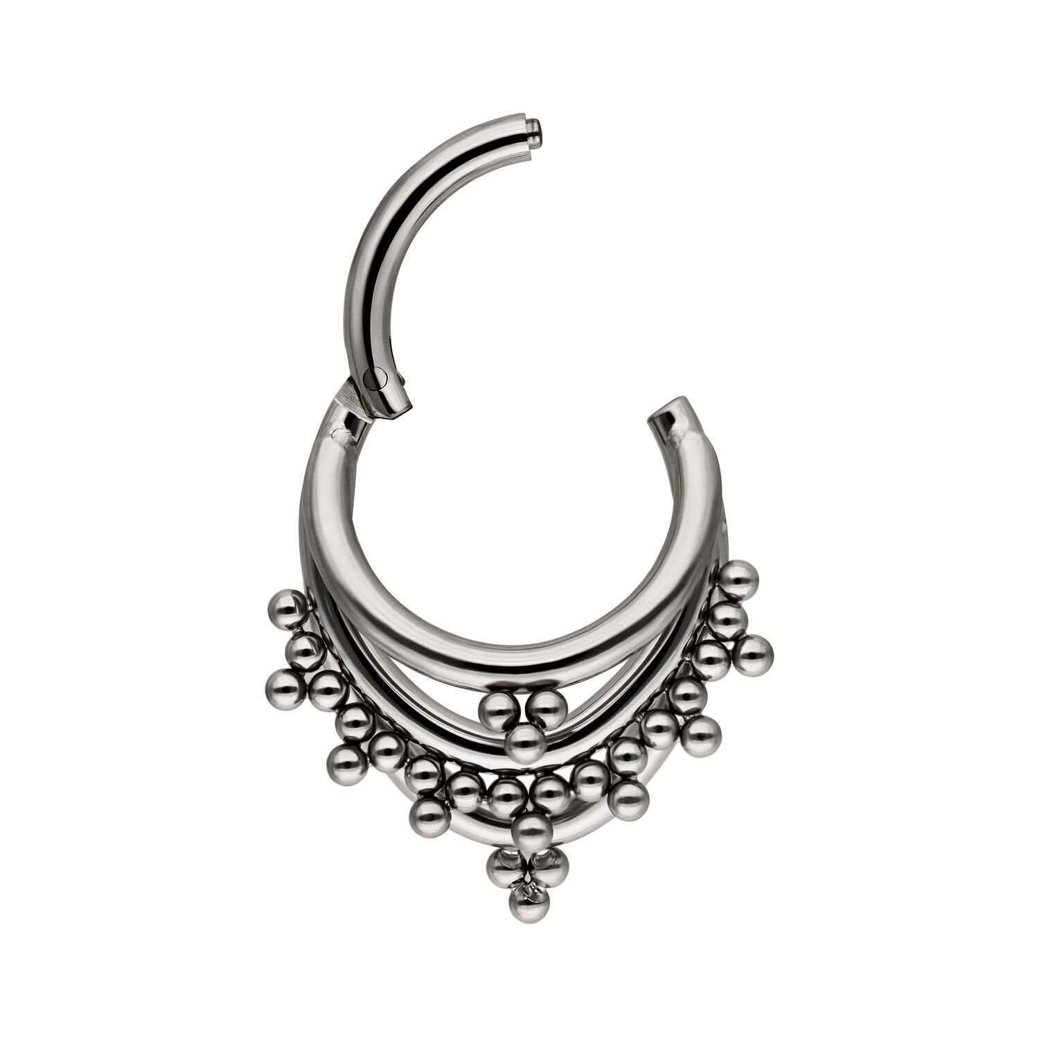 Silberner Triple Oriental Clicker Piercingring Silberner Piercingring mit Kugeln auf weißem Hintergrund