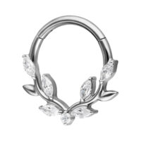 Silberner Septum Clicker aus Titan mit funkelnden Kristallblättern auf weißem Hintergrund