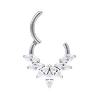 Silberner Septum Clicker mit Marquise Kristallen auf weißem Hintergrund