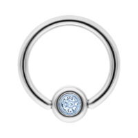 Medi Flat Back Clip in Ring, Hellblau, Silber Silberner Clip in Ring mit hellblauem Kristall auf weißem Hintergrund