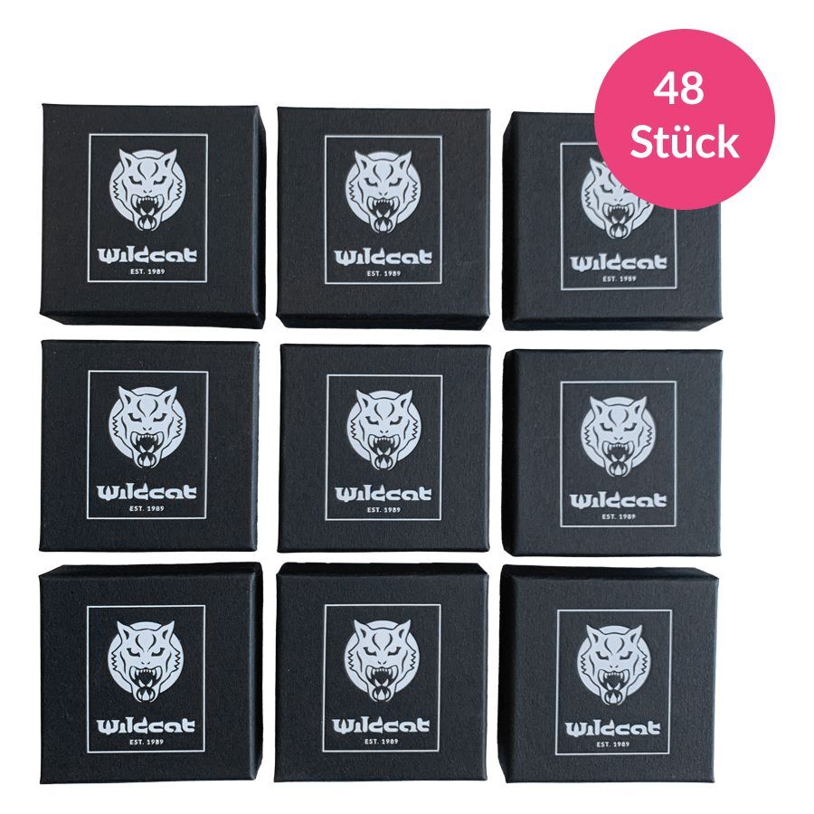 Schwarze Wildcat Logo Schmuckboxen Neun schwarze Wildcat Logo Schmuckboxen auf weißem Hintergrund, 48 Stück