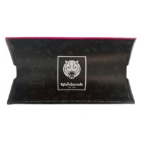 Schwarze Wildcat Sample Box 2 mit Tattoo-Motiven auf weißem Hintergrund