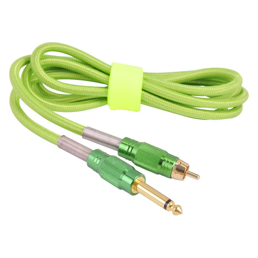 Hellgrünes Paracord Kabel mit Kupfersteckern Hellgrünes Paracord Kabel mit goldenen Kupfersteckern auf weißem Hintergrund