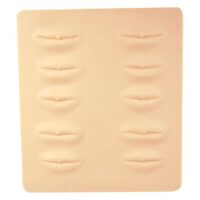 Beige Silikonplatte mit geprägten Lippen, neutraler Hintergrund
