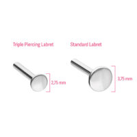 Zwei silberne Labrets auf weißem Hintergrund, links 2,75 mm, rechts 3,75 mm