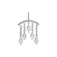 Silberner Helix Piercing Aufsatz mit Kristallen Silberner Piercingaufsatz mit fünf klaren Kristallen an Ketten, auf weißem Hintergrund