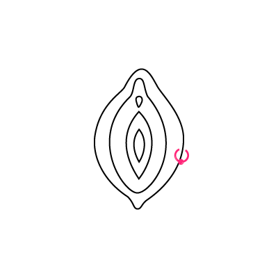 Schwarz-weiße Skizze eines minimalistischen Piercing-Designs auf weißem Hintergrund mit rosa Details