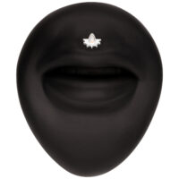 Schwarzer Hintergrund mit einem kleinen, weißen Aufsatz in Form von Sonnenstrahlen, verziert mit einem opalisierenden Stein.