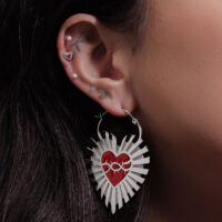 Push Fit Sacred Heart Aufsatz in Silber Silberner Sacred Heart Aufsatz im Ohr mit großem Ohrring