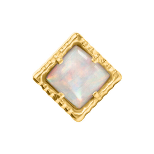 Quadratischer goldfarbener Aufsatz mit synthetischem Opal in der Mitte, auf weißem Hintergrund.