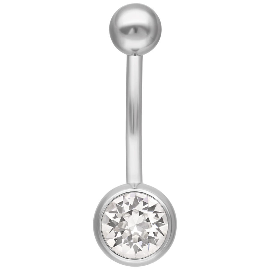 Silbernes Bauchnabelpiercing mit klarem Kristall auf weißem Hintergrund