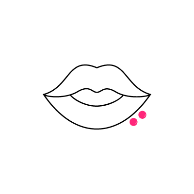 Schwarz-weiße Lippenzeichnung mit Spiderbites Piercing auf weißem Hintergrund