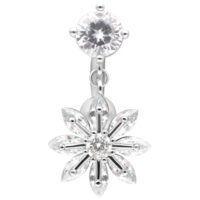 Silbernes Blumen-Bauchnabelpiercing mit Kristall Silbernes Bananabell-Piercing mit Blumenanhänger und klarem Kristall auf weißem Hintergrund