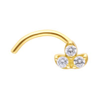 Goldenes Nasenpiercing mit Zirkonia Steinen Goldenes Nasenpiercing mit drei klaren Zirkonia Steinen auf weißem Hintergrund